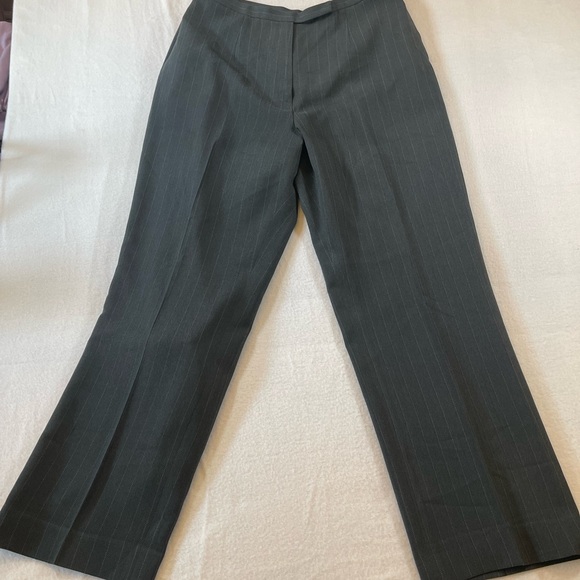 Kasper Charcoal Pinstripe 2-Piece Suit – Size 12 – Classic Career Set - Picture 9 of 11